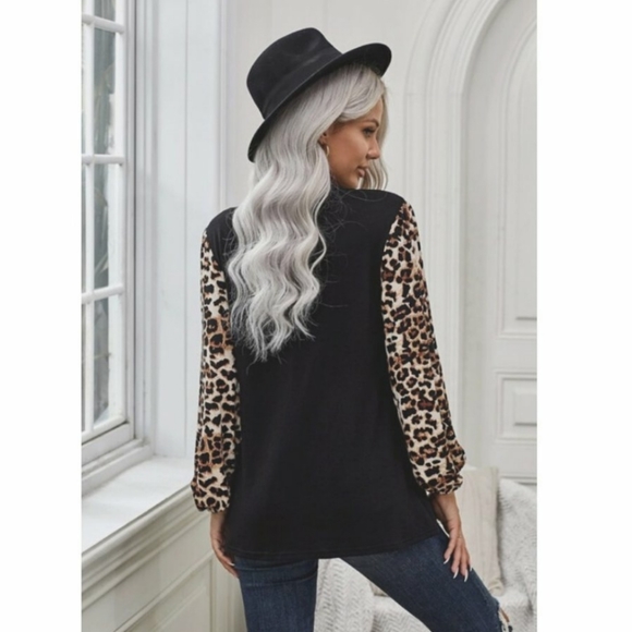 HOST PICK x2 Long sleeved leopard print top - Picture 2 of 7